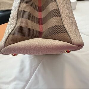 Burberry cream color Leather Women's Bag